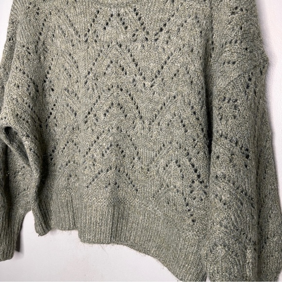 Old navy loose knit crew neck sweater - Picture 3 of 7